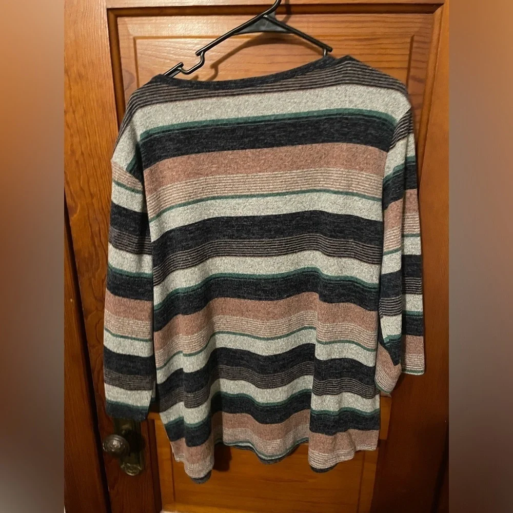 Tutta Bella Maternity Plus Size Top *make offers* - Picture 2 of 8